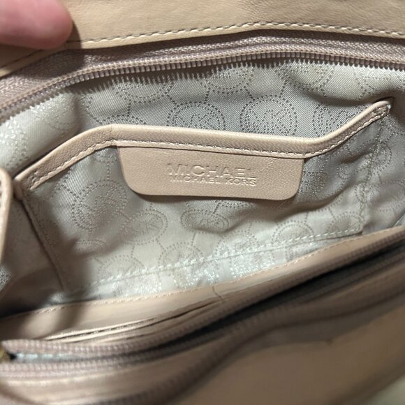 Michael Kors clutch - Picture 3 of 5